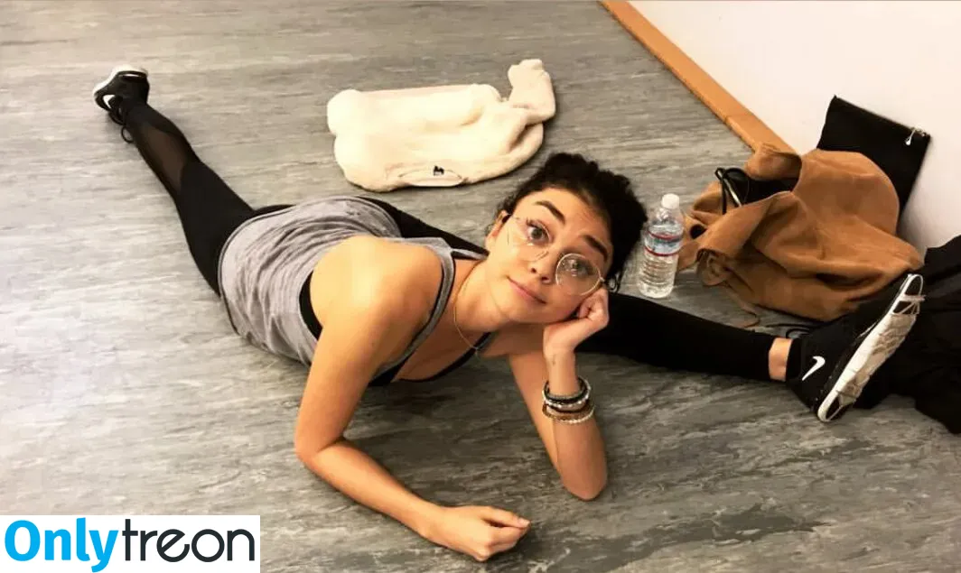 Sarah Hyland голая photo #0126 (Sarah_Hyland / sarahhyland)