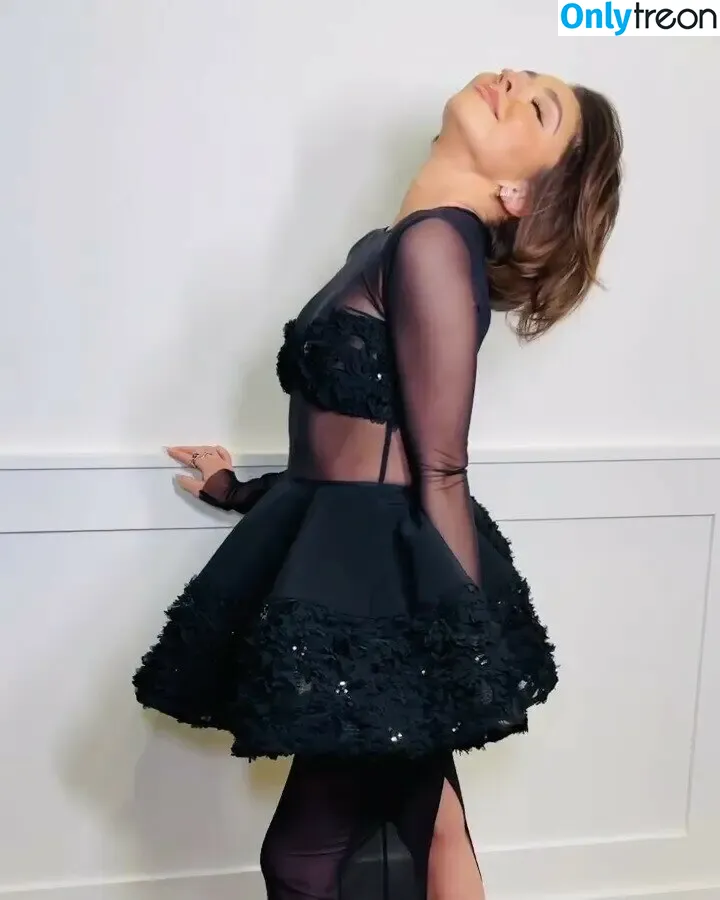 Sarah Hyland голая photo #0498 (Sarah_Hyland / sarahhyland)