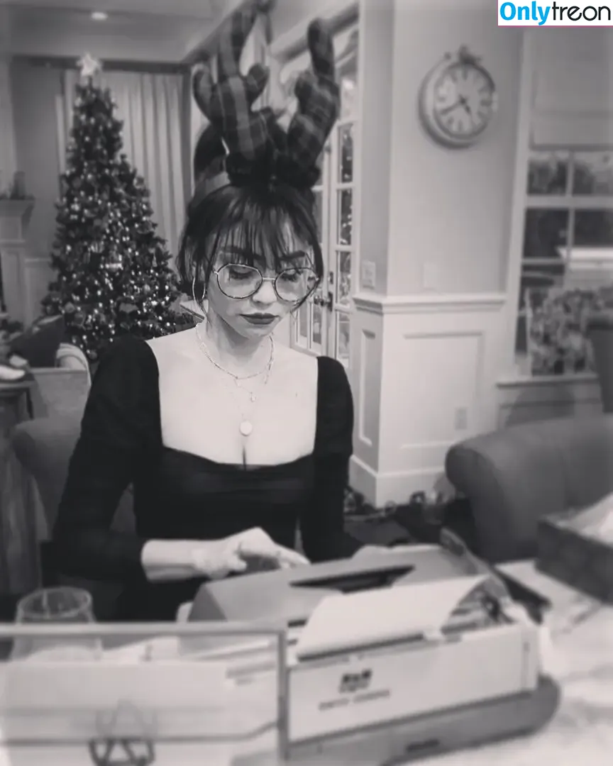 Sarah Hyland голая photo #0563 (Sarah_Hyland / sarahhyland)