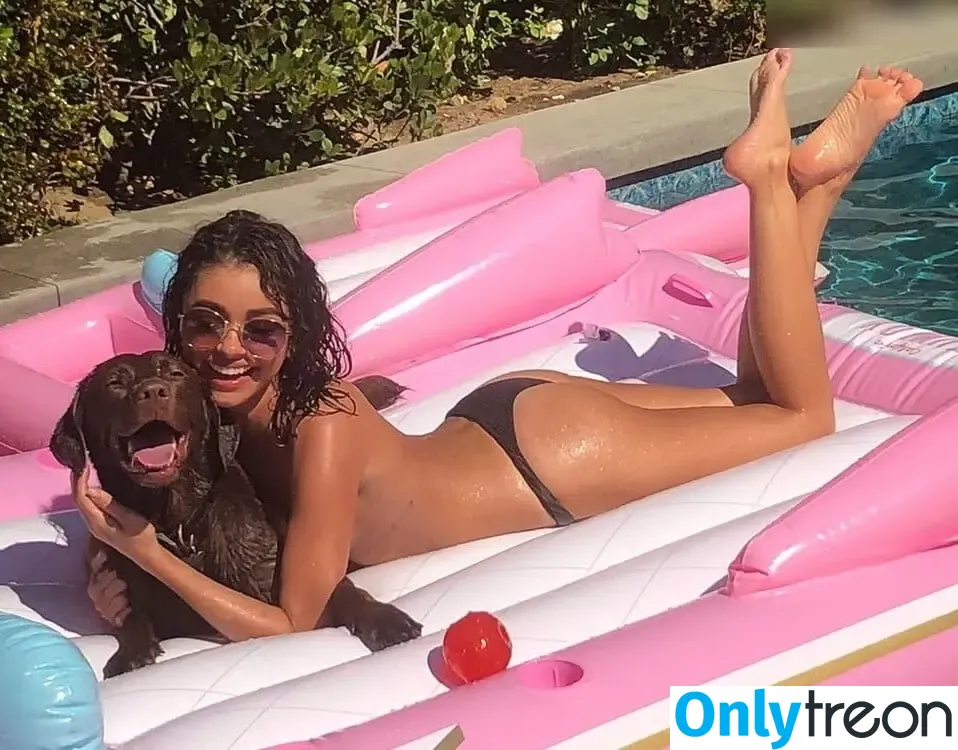 Sarah Hyland голая photo #0586 (Sarah_Hyland / sarahhyland)