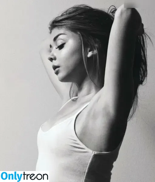 Sarah Hyland голая photo #0631 (Sarah_Hyland / sarahhyland)