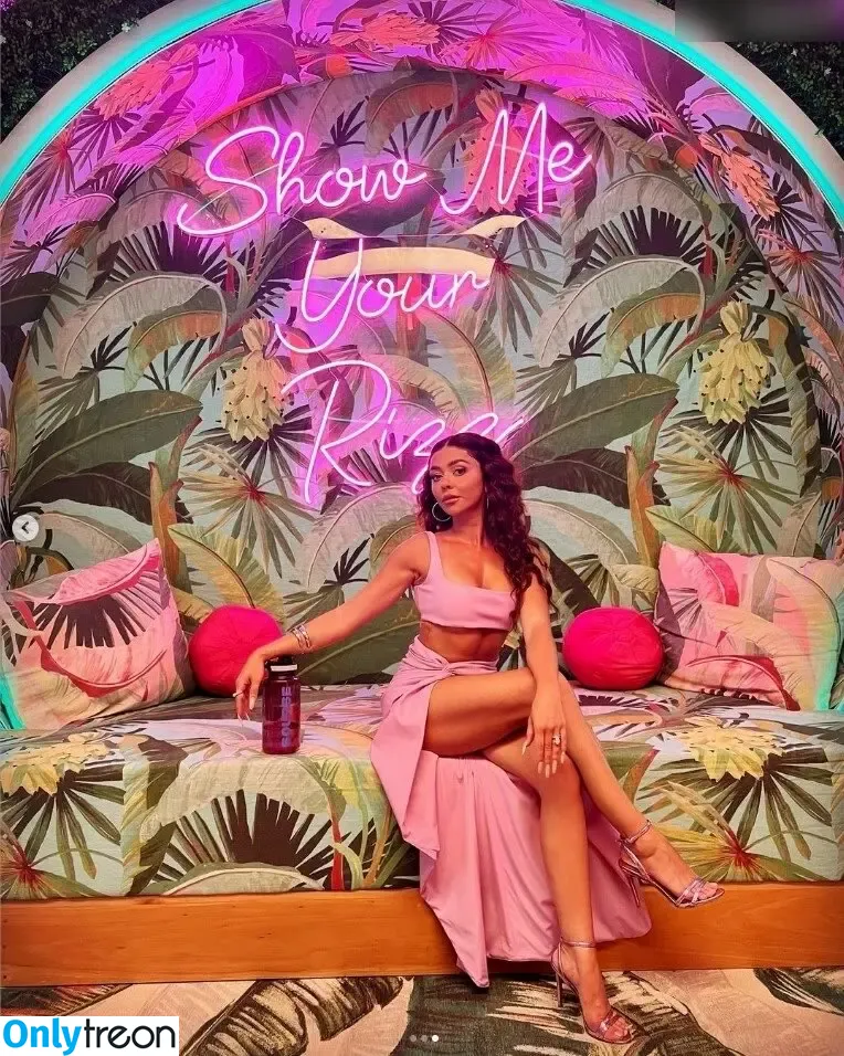 Sarah Hyland голая photo #0702 (Sarah_Hyland / sarahhyland)