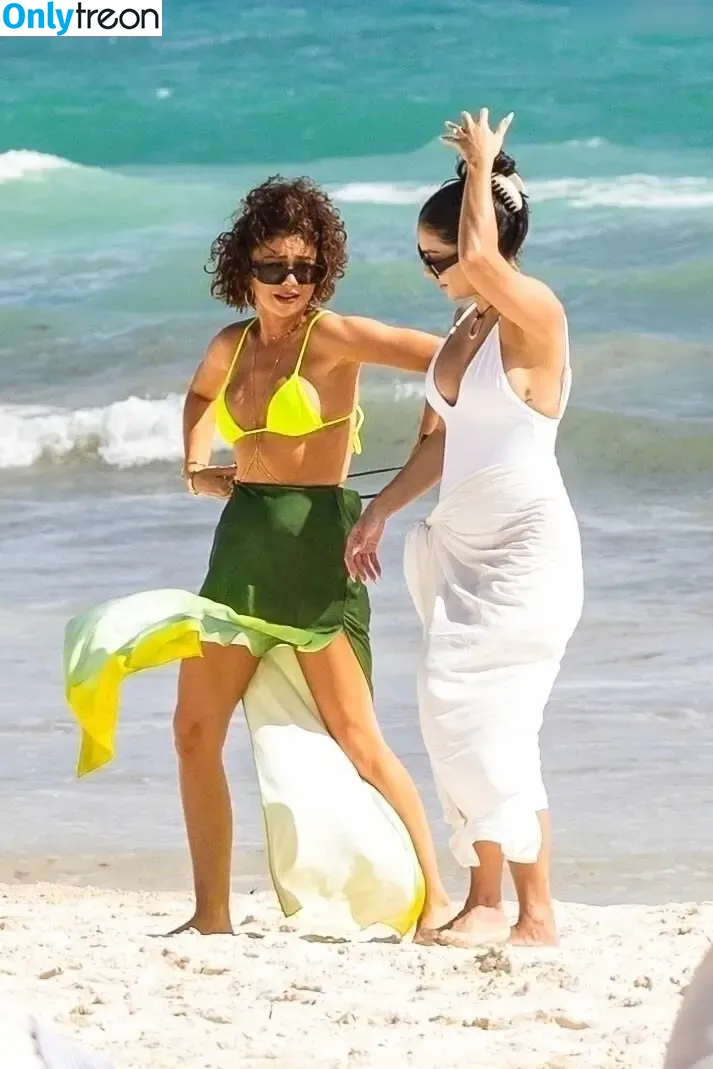 Sarah Hyland голая photo #0730 (Sarah_Hyland / sarahhyland)