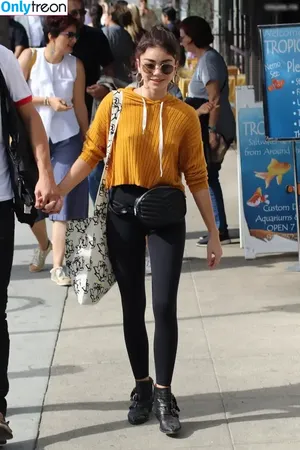 Sarah Hyland / Sarah_Hyland / sarahhyland nude photo #1000