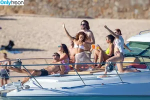 Sarah Hyland / Sarah_Hyland / sarahhyland nude photo #1070