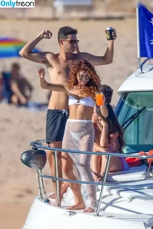 Sarah Hyland / Sarah_Hyland / sarahhyland nude photo #1078