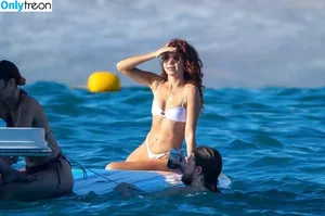 Sarah Hyland / Sarah_Hyland / sarahhyland nude photo #1088