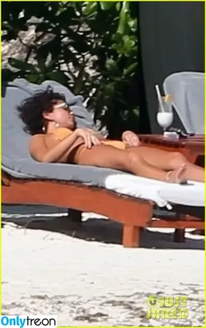 Sarah Hyland / Sarah_Hyland / sarahhyland фото голая #1116