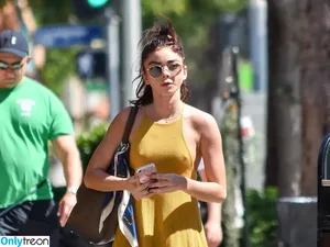 Sarah Hyland / Sarah_Hyland / sarahhyland фото голая #1138