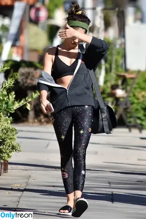 Sarah Hyland / Sarah_Hyland / sarahhyland nude photo #1199