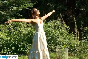 Sarah Hyland / Sarah_Hyland / sarahhyland nude photo #1260