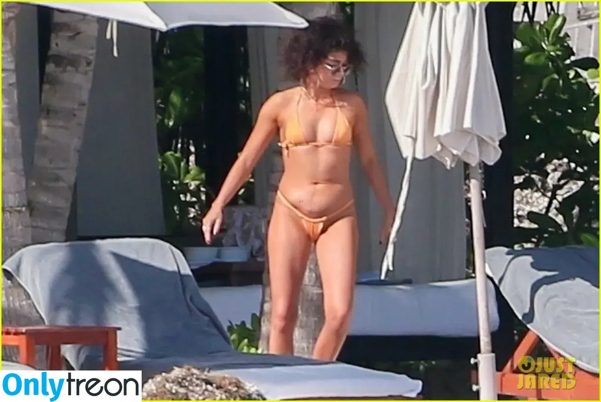 Sarah Hyland nude photo #1120 (Sarah_Hyland / sarahhyland)