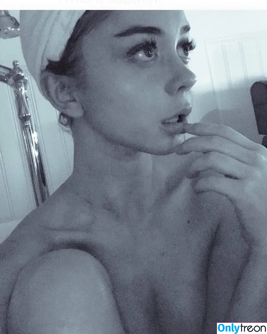 Sarah Hyland nude photo #1136 (Sarah_Hyland / sarahhyland)