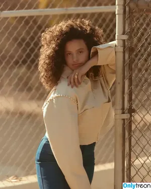 Sarah Jeffery / sarahmjeffery nude photo #0155