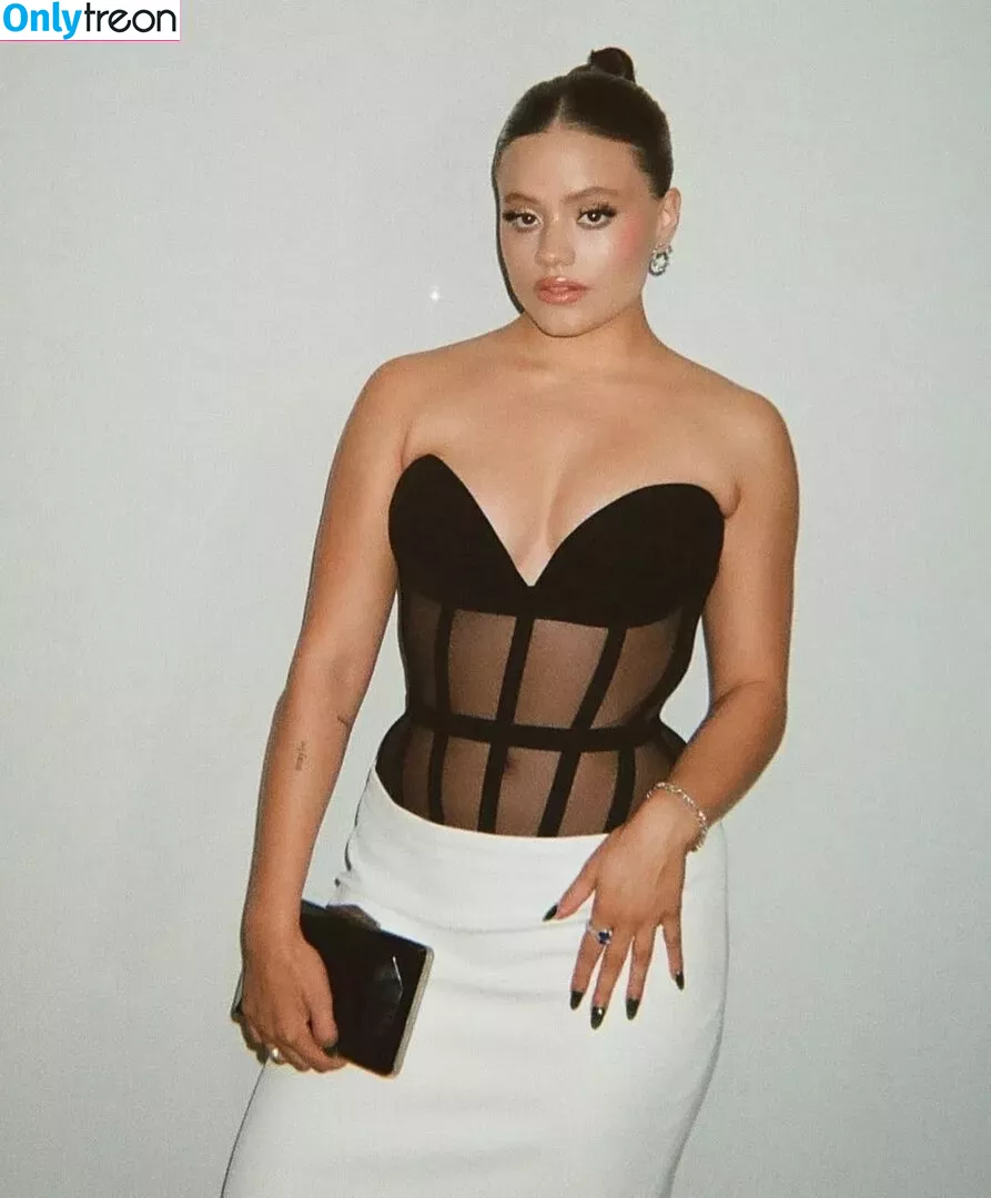 Sarah Jeffery nude photo #0106 (lazy_lewds55 / sarahmjeffery)