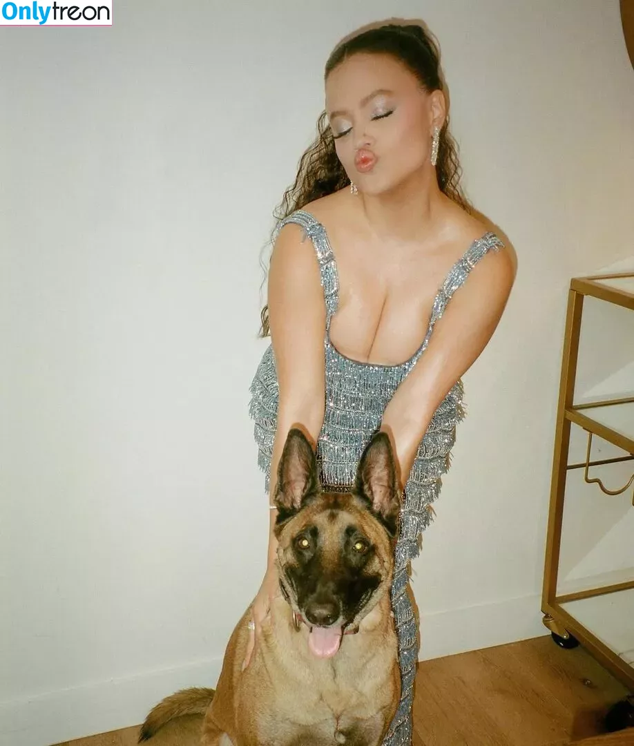 Sarah Jeffery nude photo #0118 (lazy_lewds55 / sarahmjeffery)