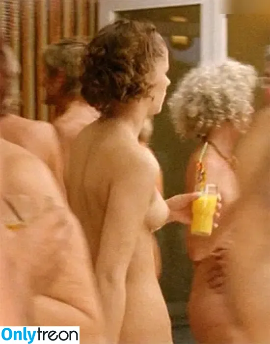 Sarah Kim Gries nude photo #0005 (sarah_superheld)