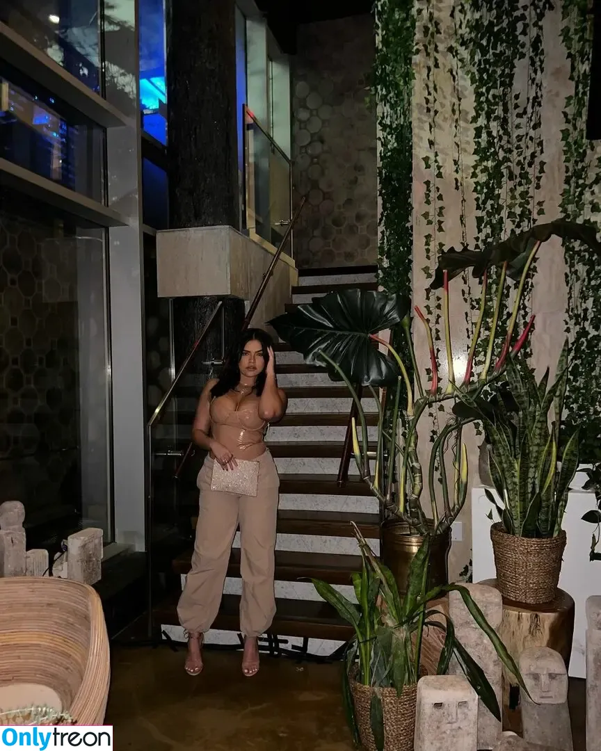 Sarah Marianne nude photo #0020 (sarah_marianne / sarahbmorgan)