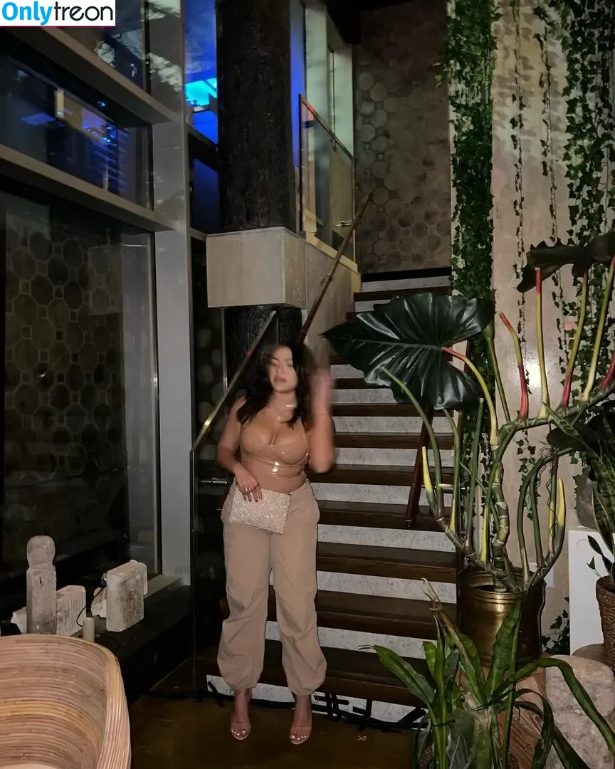 Sarah Marianne nude photo #0021 (sarah_marianne / sarahbmorgan)