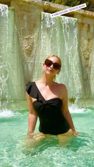 Sarah Michelle Gellar / sarahmgellar nude photo #0300