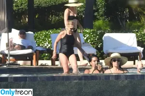 Sarah Michelle Gellar / sarahmgellar nude photo #0611