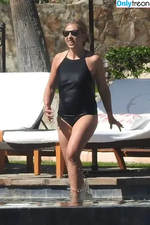Sarah Michelle Gellar / sarahmgellar nude photo #0618