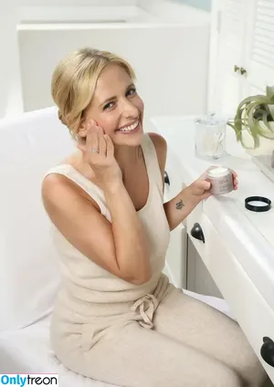 Sarah Michelle Gellar / sarahmgellar nude photo #0736