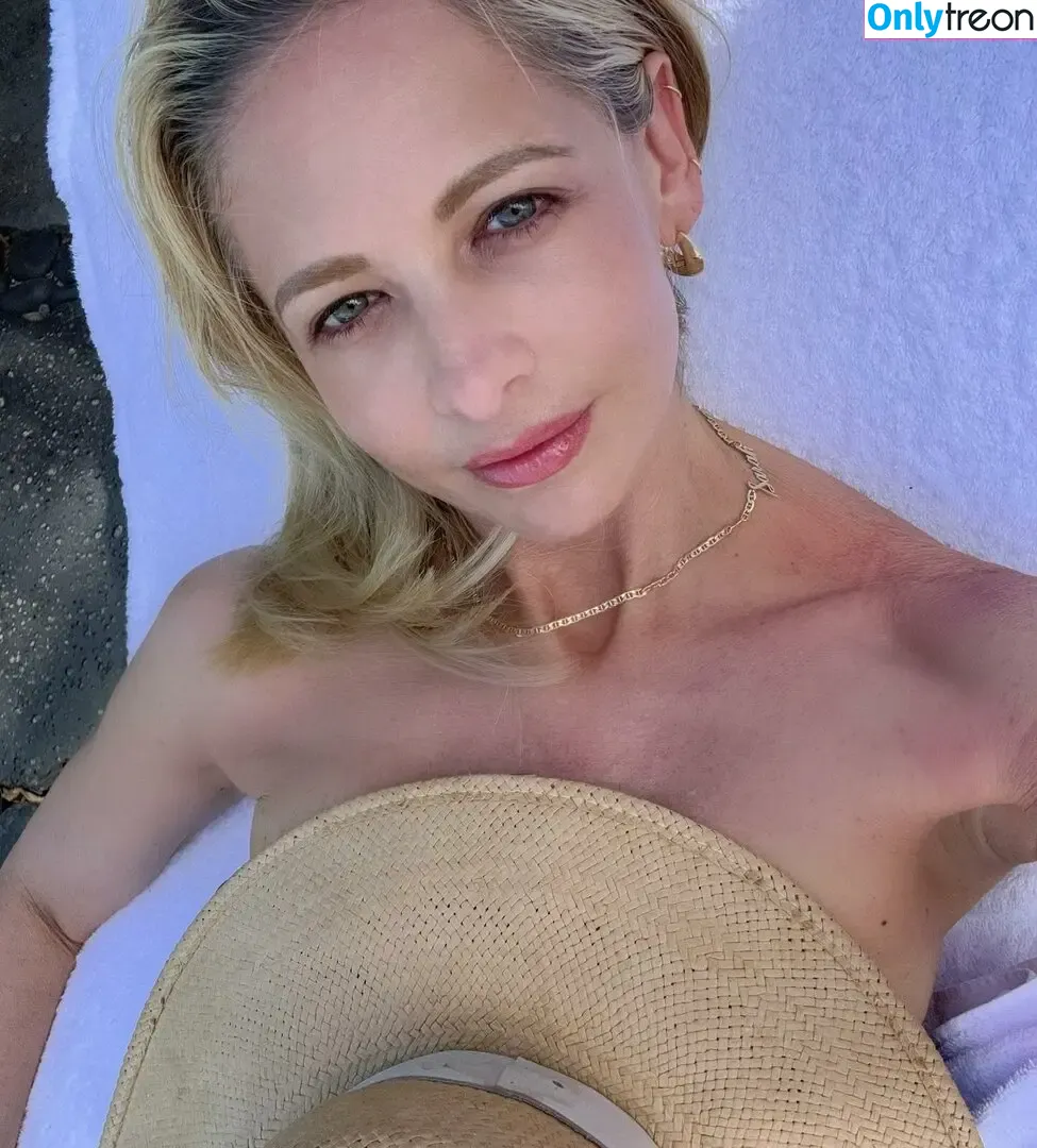 Sarah Michelle Gellar nude photo #0434 (sarahmgellar)
