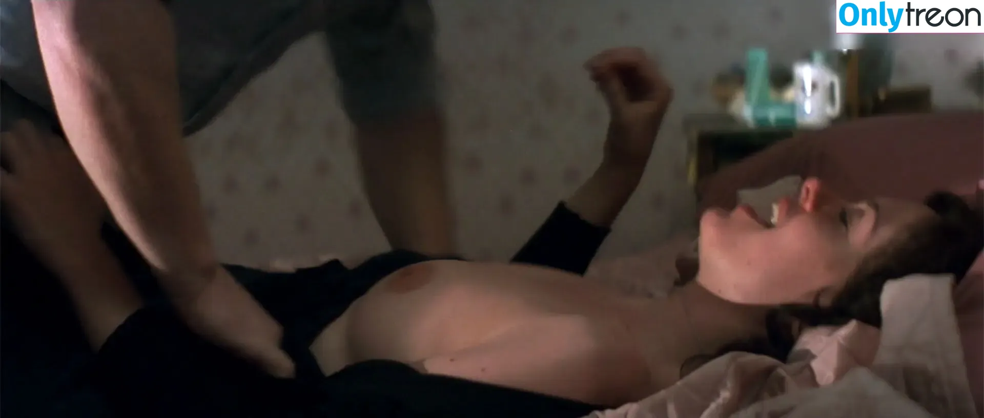 Sarah Paulson nude photo #0002 (mssarahcatharinepaulson)