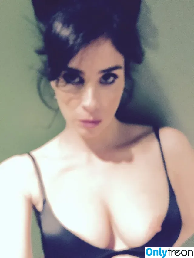 Sarah Silverman nude photo #0038 (dailyxdesiresx / sarahkatesilverman)