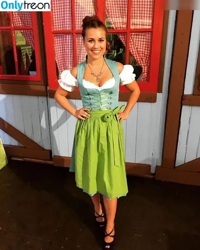 Sarah Tkotsch голая photo #0002 (sarahtkotsch)