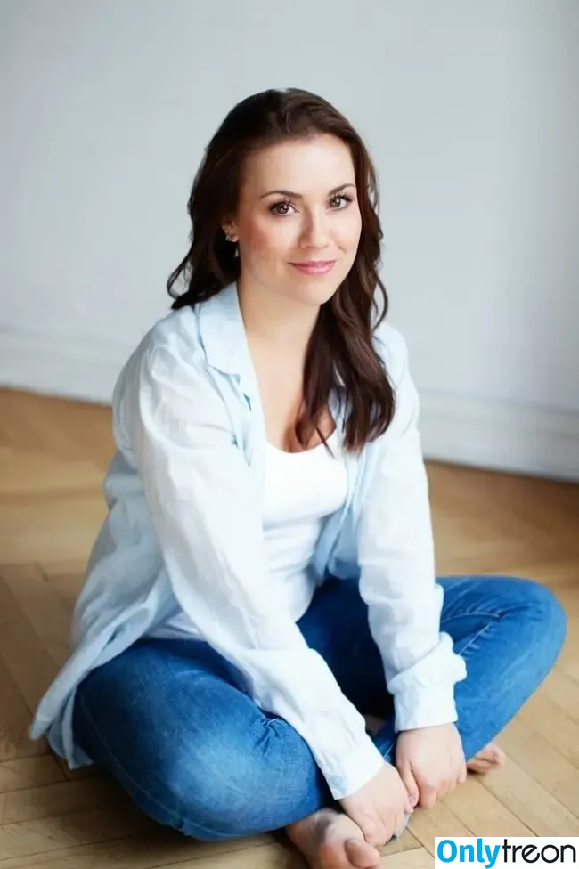 Sarah Tkotsch голая photo #0004 (sarahtkotsch)