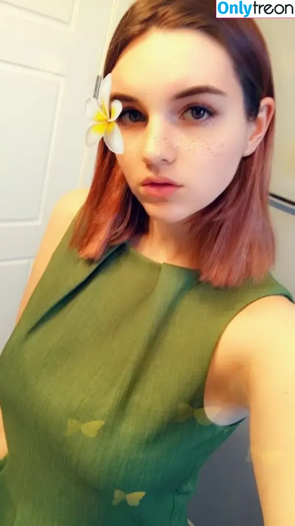 Sarah Z nude photo #0220 (heirrogant / marysuewriter / sarahz)