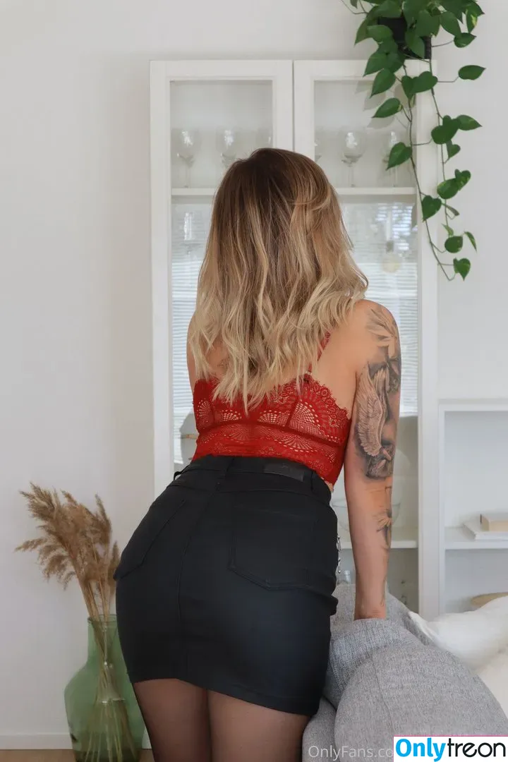 saraheveliina nude photo #0101 (saraheveliinavip)