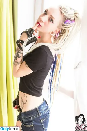 Saravibes / sarahxxxvibes nude photo #0007