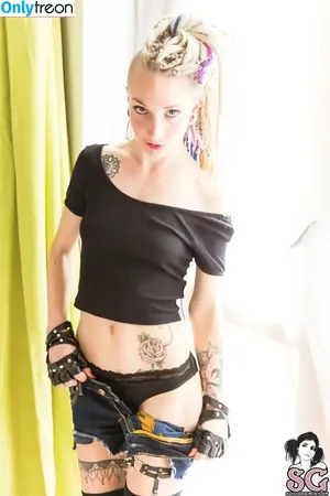 Saravibes / sarahxxxvibes nude photo #0013