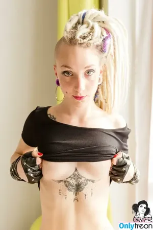 Saravibes / sarahxxxvibes nude photo #0024