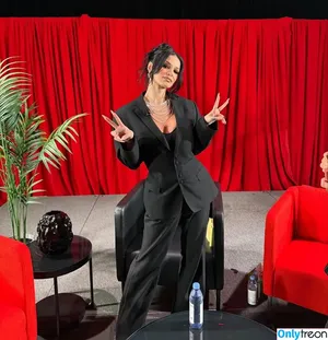 Saraya Bevis / realpaigewwe фото голая #0453
