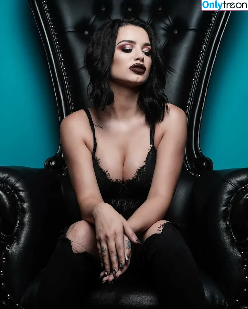 Saraya Bevis nude photo #0020 (realpaigewwe)