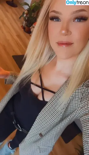 sarifari32 / sonyasolanski nude photo #0004