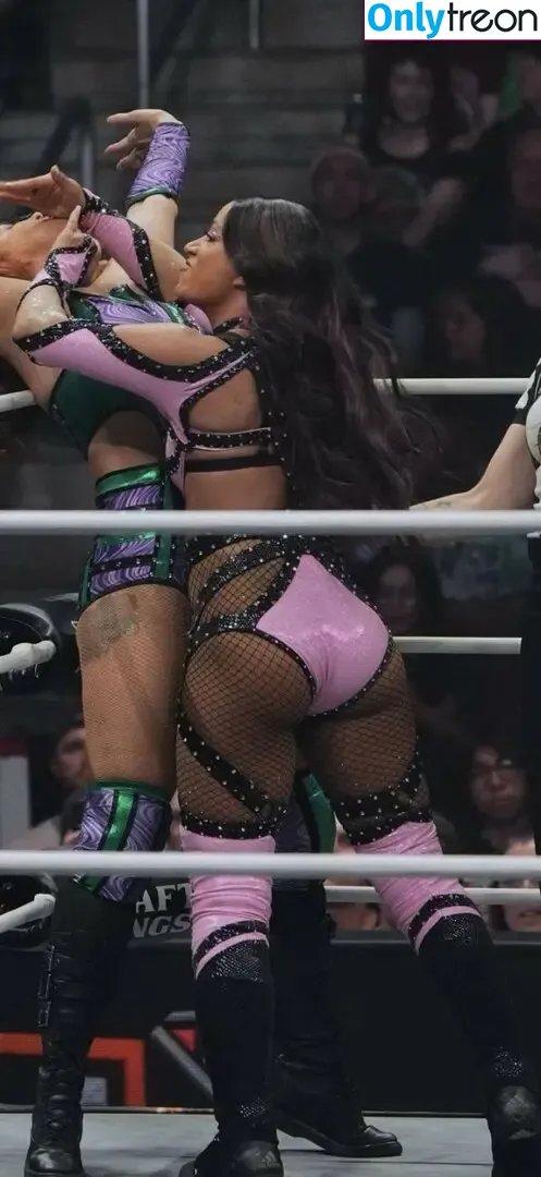 Sasha Banks голая photo #1721 (sashabankswwe / soxysasha)