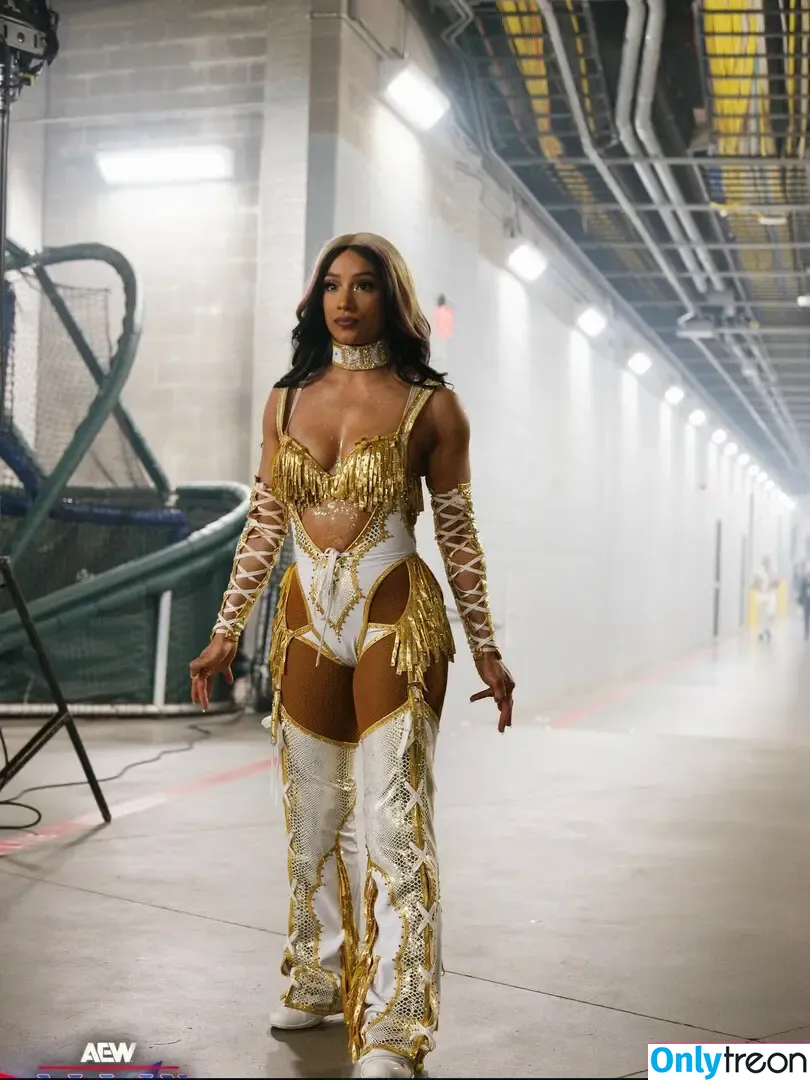 Sasha Banks голая photo #1880 (sashabankswwe / soxysasha)