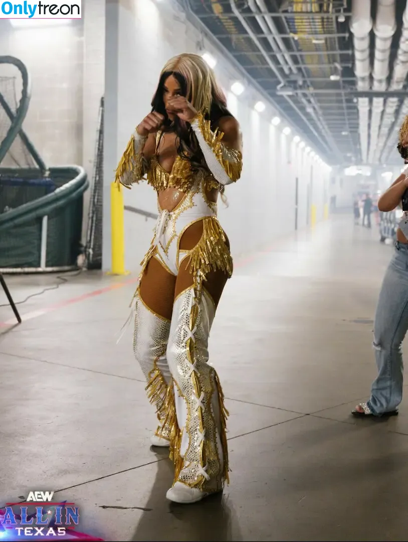Sasha Banks голая photo #1882 (sashabankswwe / soxysasha)