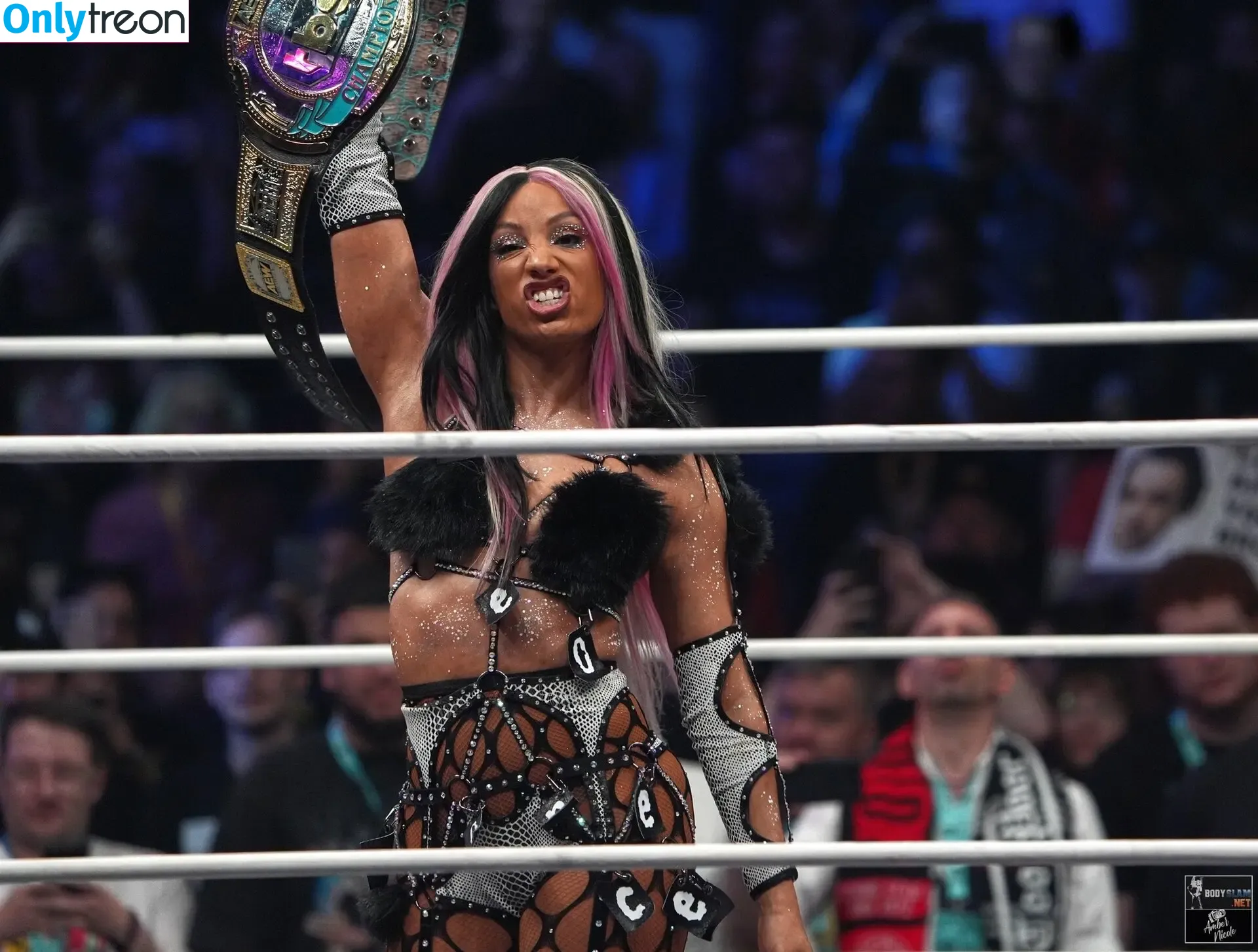 Sasha Banks nude photo #1920 (sashabankswwe / soxysasha)