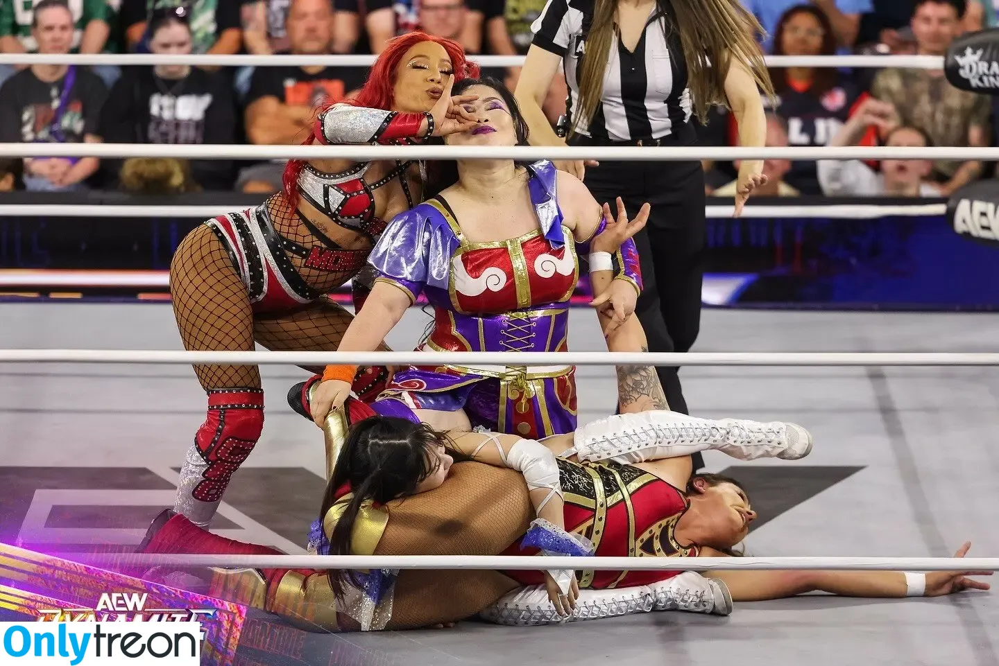 Sasha Banks голая photo #1936 (sashabankswwe / soxysasha)