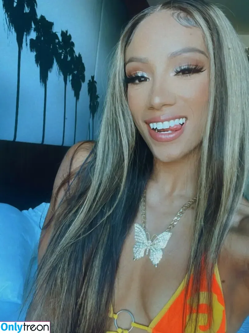 Sasha Banks nude photo #1989 (sashabankswwe / soxysasha)