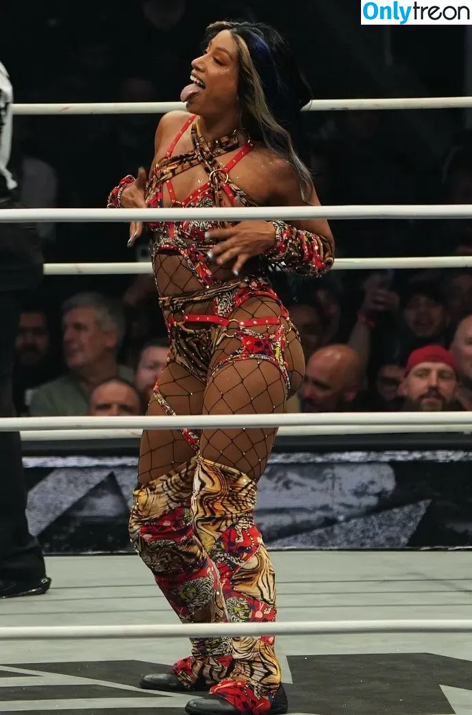 Sasha Banks nude photo #2040 (sashabankswwe / soxysasha)