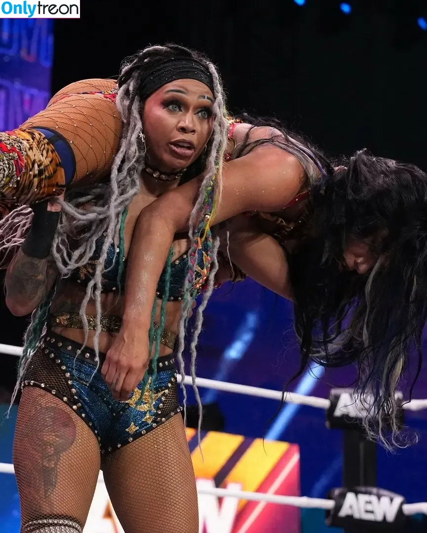 Sasha Banks nude photo #2064 (sashabankswwe / soxysasha)