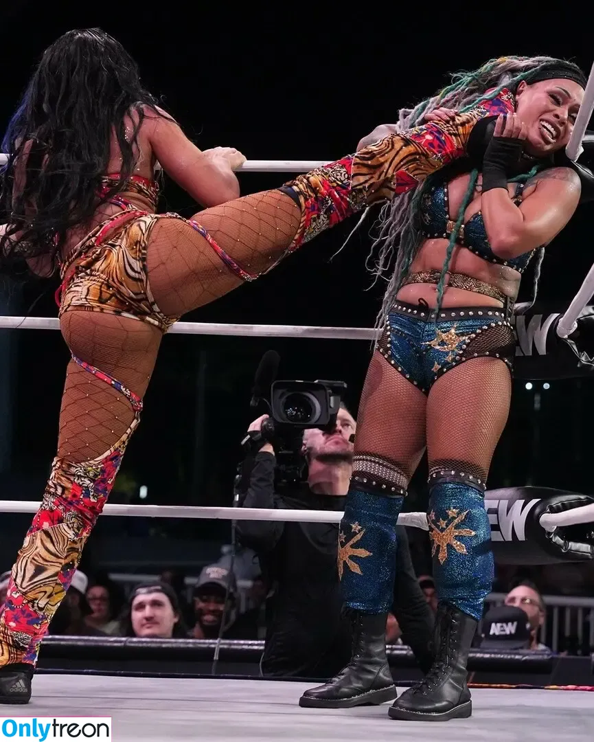 Sasha Banks голая photo #2066 (sashabankswwe / soxysasha)