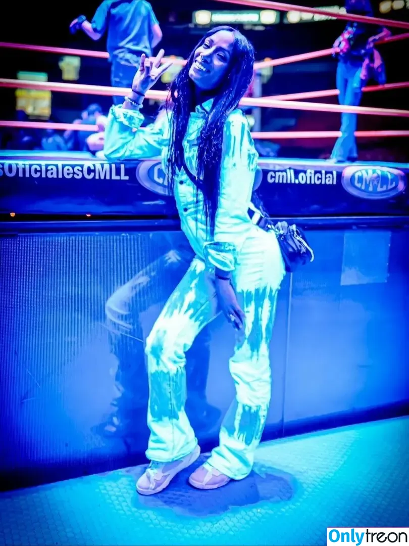 Sasha Banks nude photo #2094 (sashabankswwe / soxysasha)